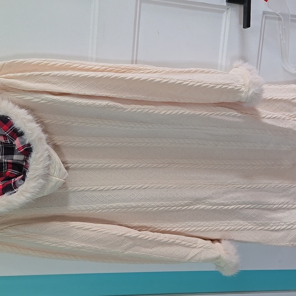 Cardigan Sweater Shacket Faux Fur Cuffs, Hood, Plaid, Cream Off White NWOT plus - Picture 10 of 10